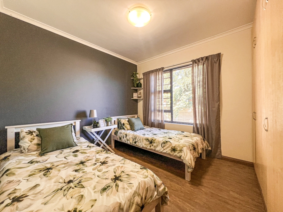 4 Bedroom Property for Sale in Middedorp Western Cape